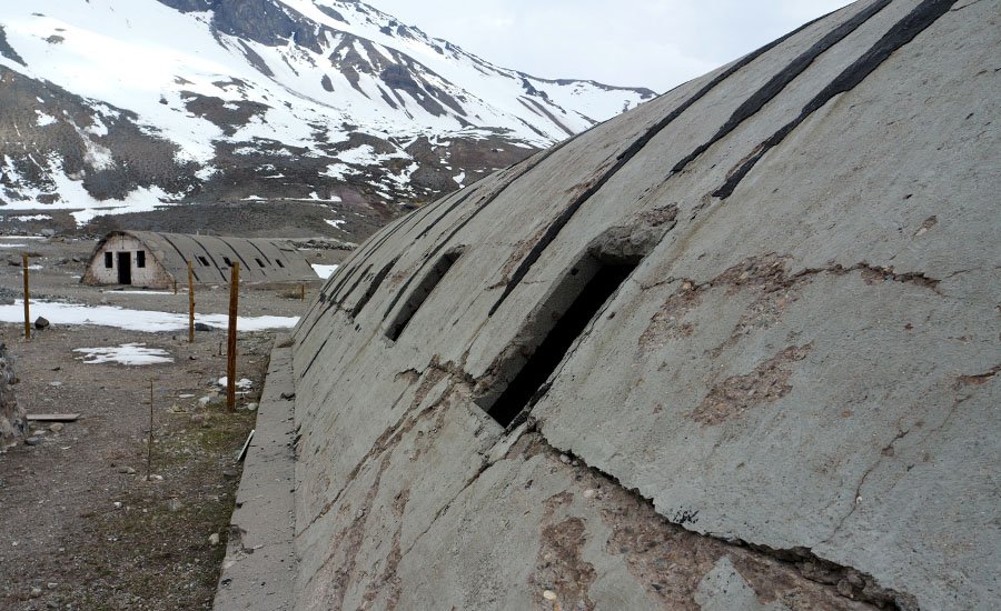 Las Cáscaras del Yeso: arquitectura de montaña y resistencia